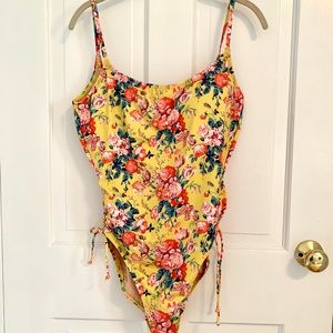 Never worn floral bathing suit from J.Crew! 💐🩱